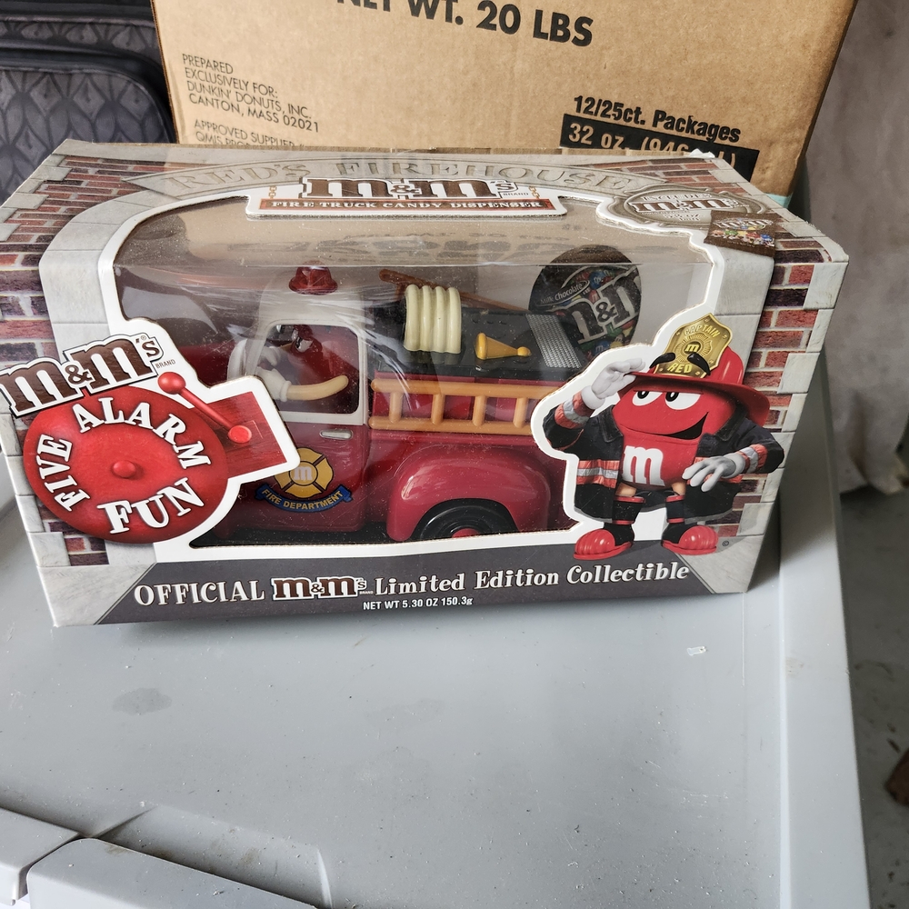 M&M'S Five Alarm Fun Fire Truck - Red and White